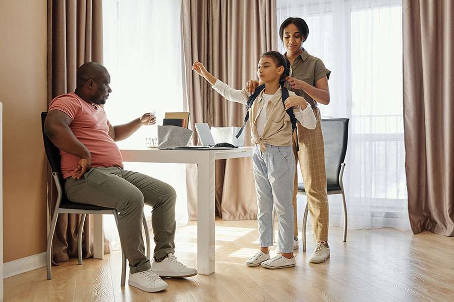 Mom-helping-her-son-to-get-ready-for-school