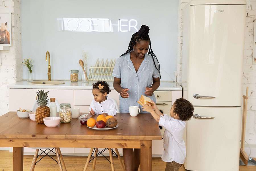 Take-photos-of-their-morning-routine